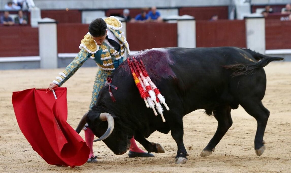 Un templado Álvaro Lorenzo, al filo de la oreja de nuevo en Las Ventas