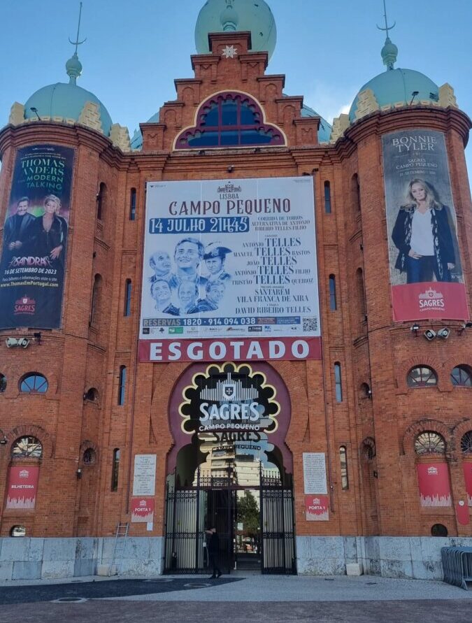 Campo Pequeno cuelga el cartel de "esgotado" en la apertura de la temporada