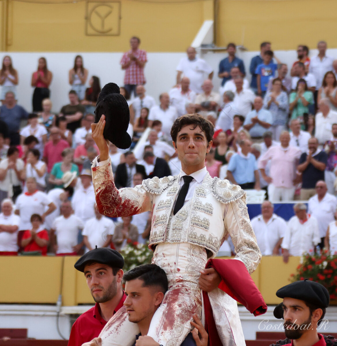 García Pulido triunfa y sale a hombros en Hagetmau