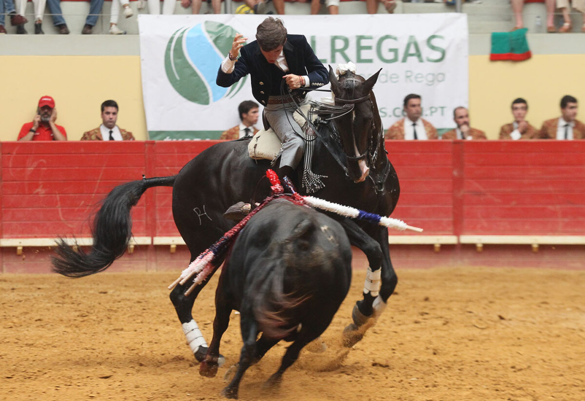 Apoteósico arranque de temporada en Portugal de Guillermo Hermoso de Mendoza