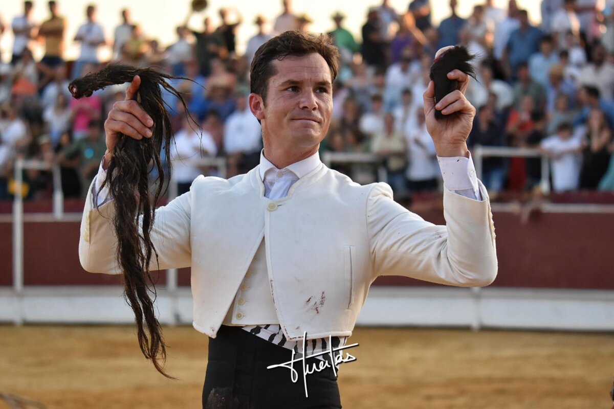 Triunfal festival en Almonte