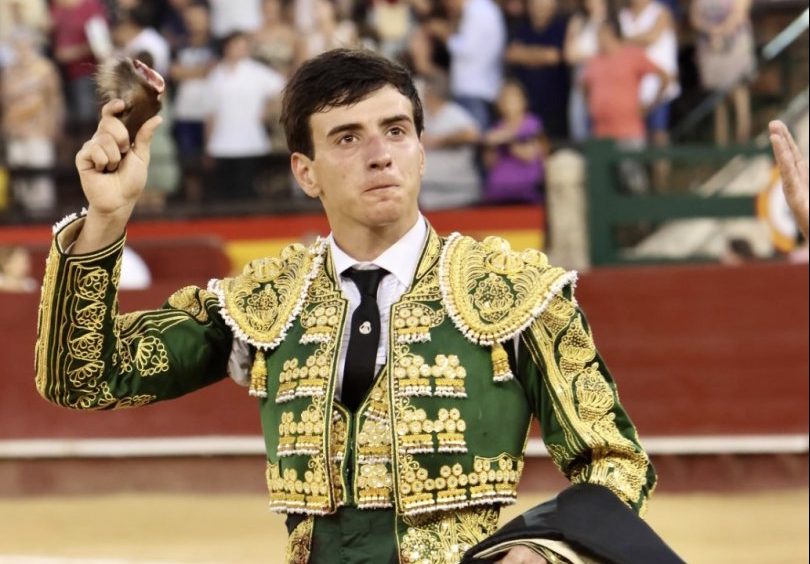 Nek Romero y Valencia, un idilio que apunta a grande