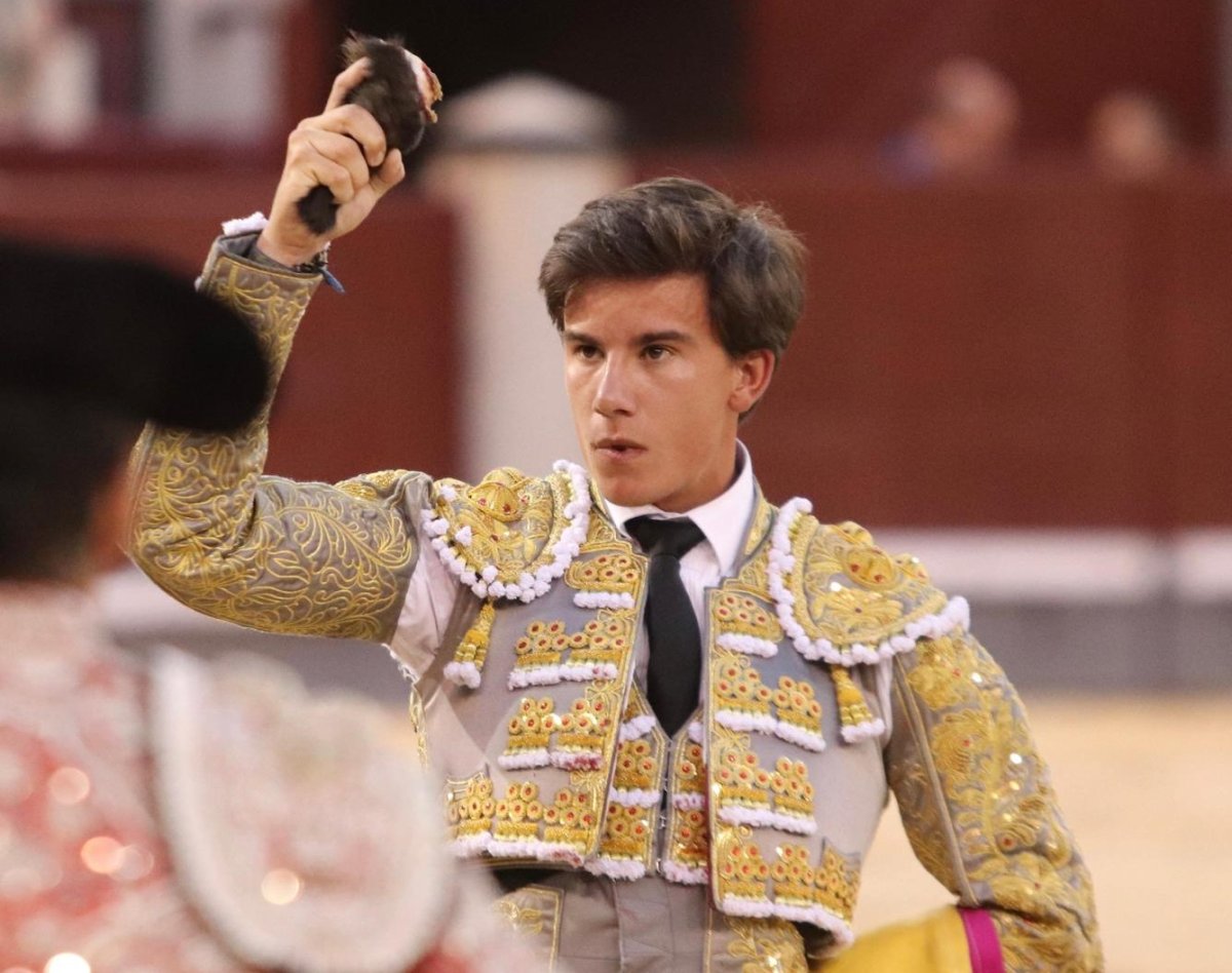 Peñaranda, oreja y toque de atención en su debut en Las Ventas