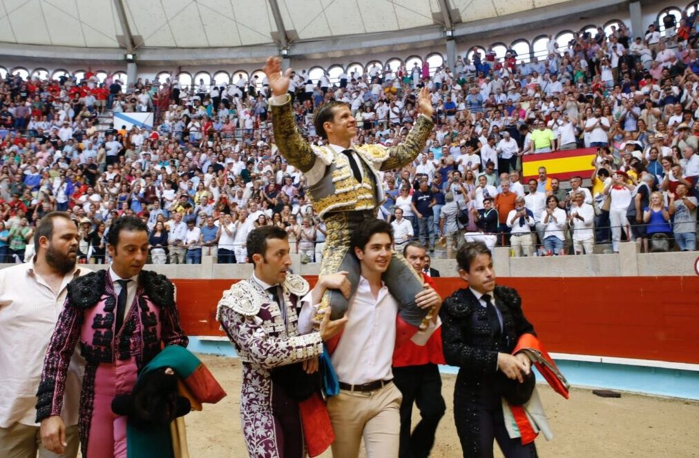 Pontevedra se rinde a El Juli, despedido con honores
