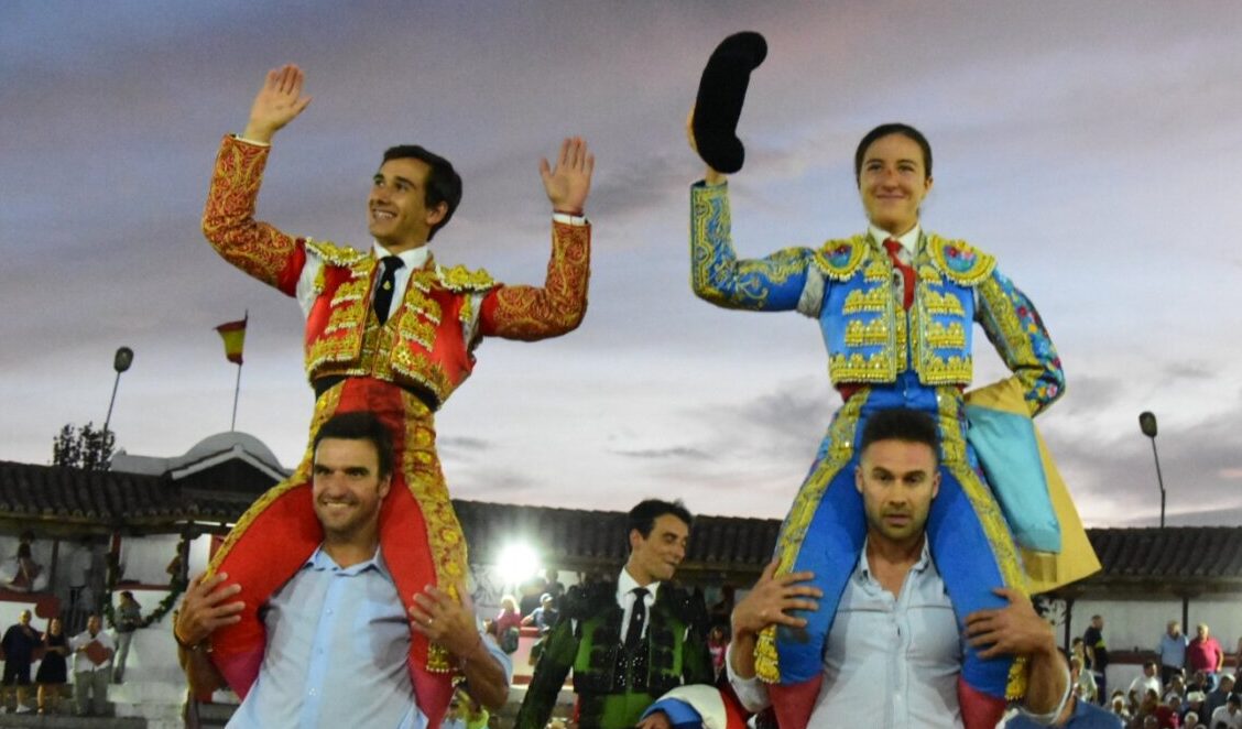 Raquel Martín e Ismael Martín, la novillería charra saca nota en Guijuelo