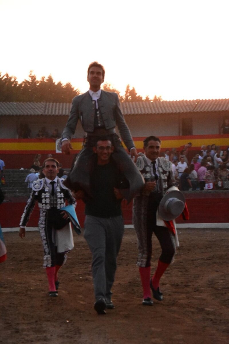 Sergio Galán, a hombros; Damián Castaño, oreja del mejor miura en Vitigudino