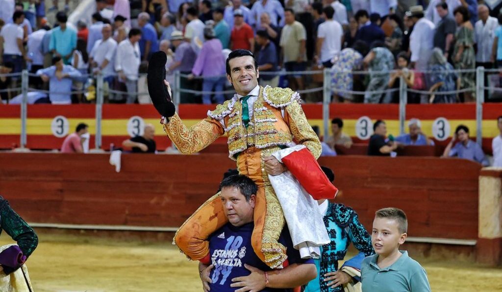 Emilio de Justo, a hombros en Almería