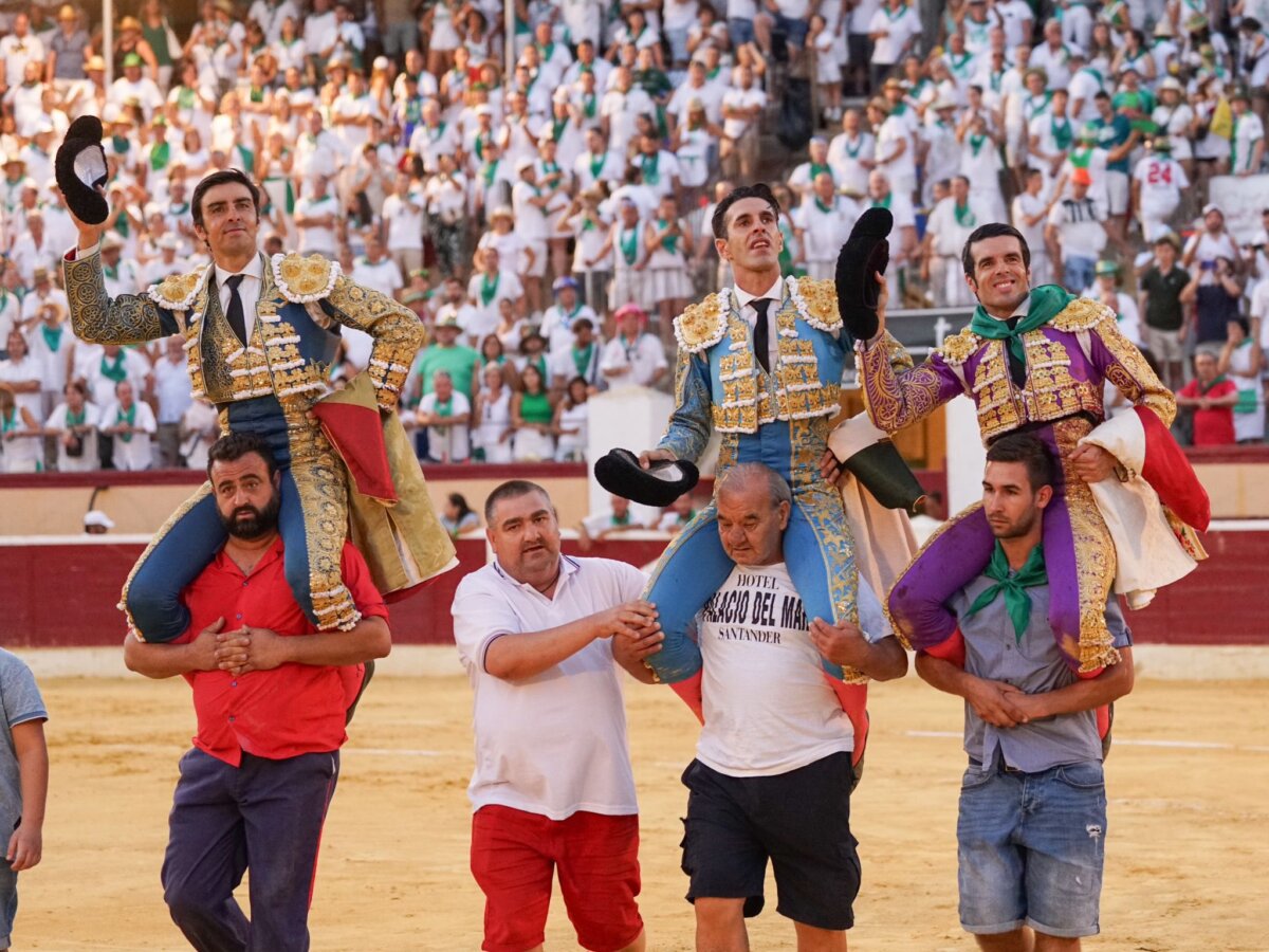 Perera, Talavante y De Justo, triple puerta grande en Huesca