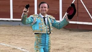 Rafaelillo cortó una oreja en Iniesta.