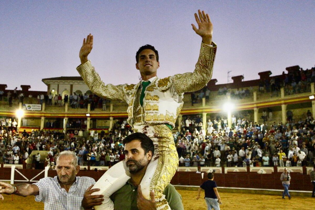 Golpe entre figuras de Fernando Adrián en Cuenca