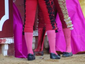 El torero peruano sufrió una herida en el gemelo derecho. Foto: Eva Morales