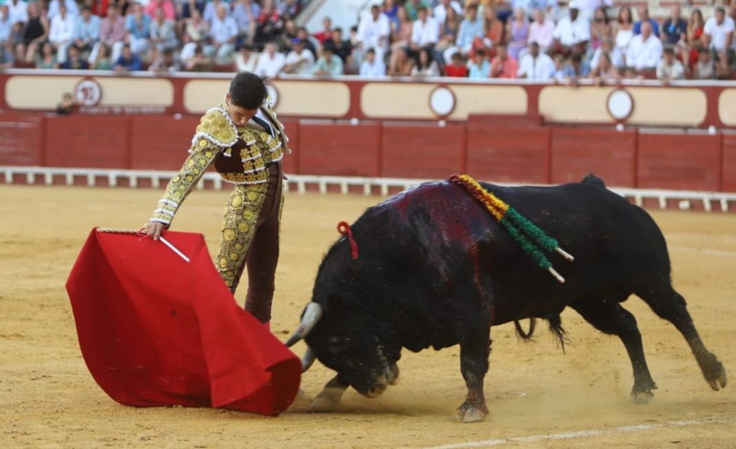 Daniel Crespo salva la tarde en El Puerto y pide sitio