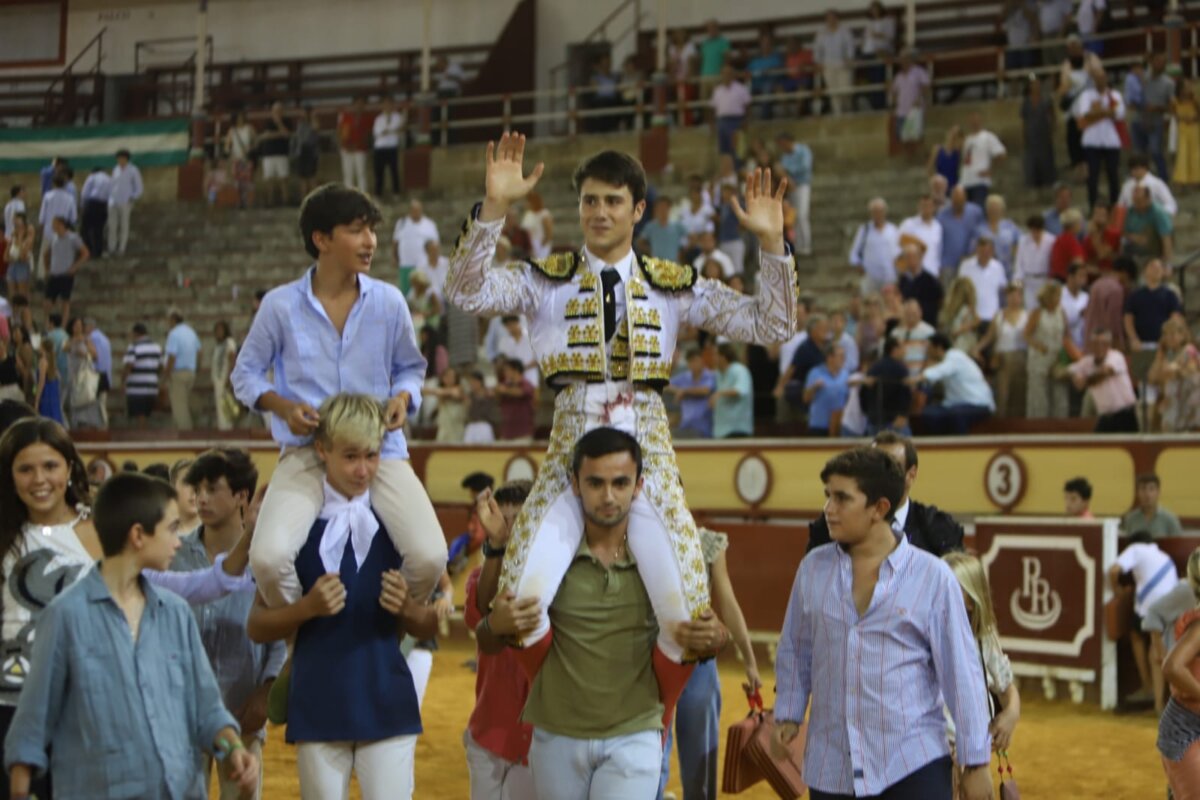 Víctor Barroso triunfa y Manuel Román enamora en una buena novillada en El Puerto