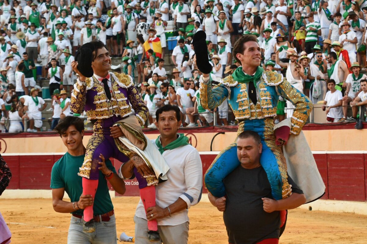 Adame y Ginés Marín revolucionan Huesca en la reaparición de un torerísimo Morante