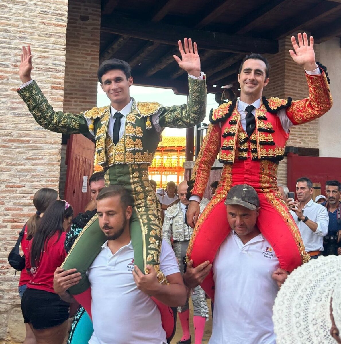 El Fandi y Manuel Diosleguarde, a hombros en Toro.