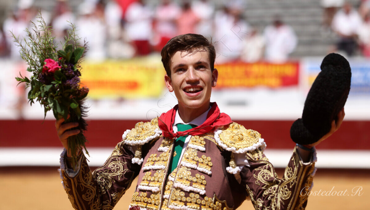 Zulueta, a hombros en Higuera de la Sierra; El Cid, un rabo en Alcalá de los Gazules