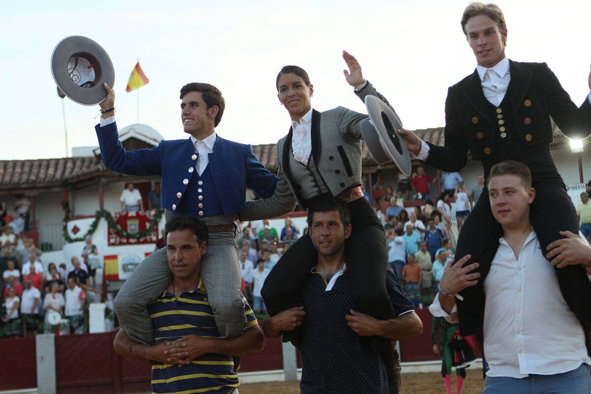 Tarde de rejoneo para el recuerdo en Guijuelo: Guillermo Hermoso de Mendoza indulta un capea