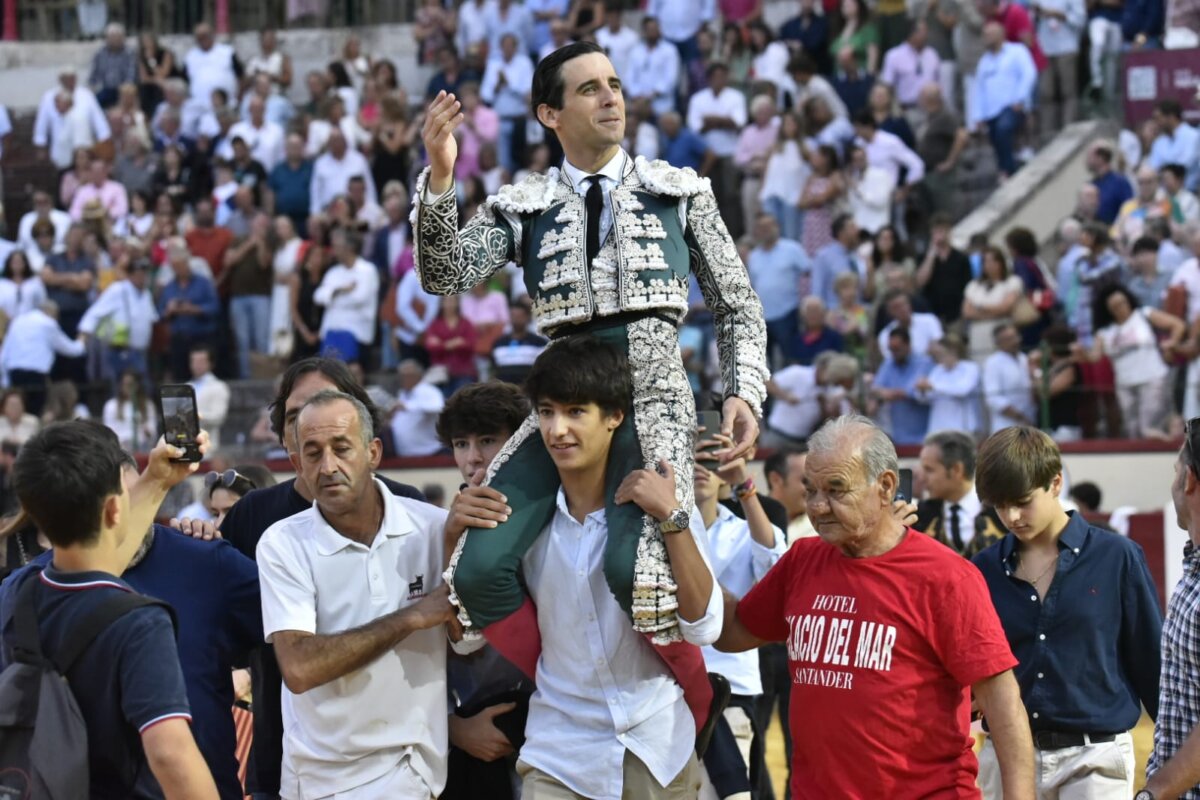 Juan Ortega pone el listón alto en Valladolid, a hombros tras una soberbia tarde de toreo