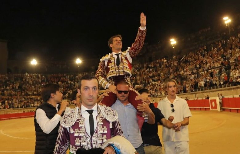 Juli, veinticinco años no son nada, Puerta de los Cónsules en su adiós de Nimes