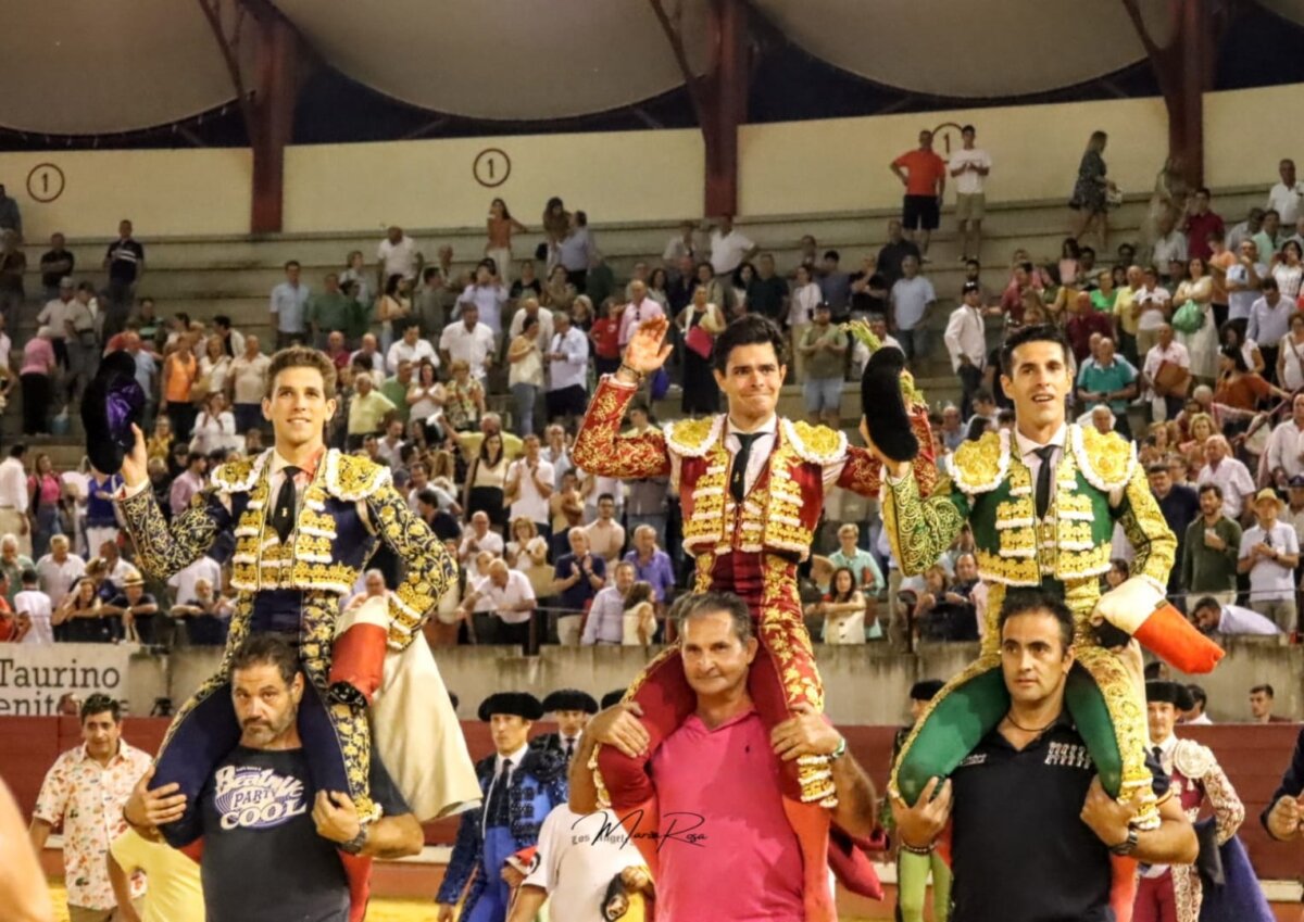 Talavante, Ginés Marín y Juanito, gran tarde en Don Benito