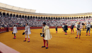 Morante, El Juli y Roca Rey, en la Maestranza. Foto: Arjona