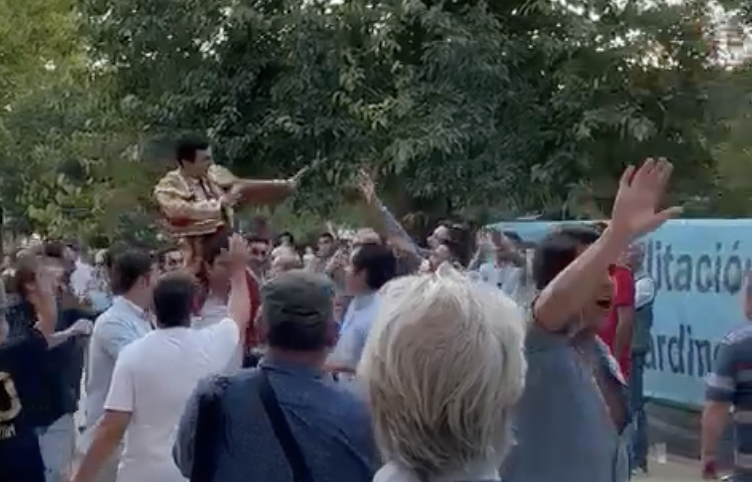 ... y Tomás Rufo fue llevado en hombros hasta el hotel