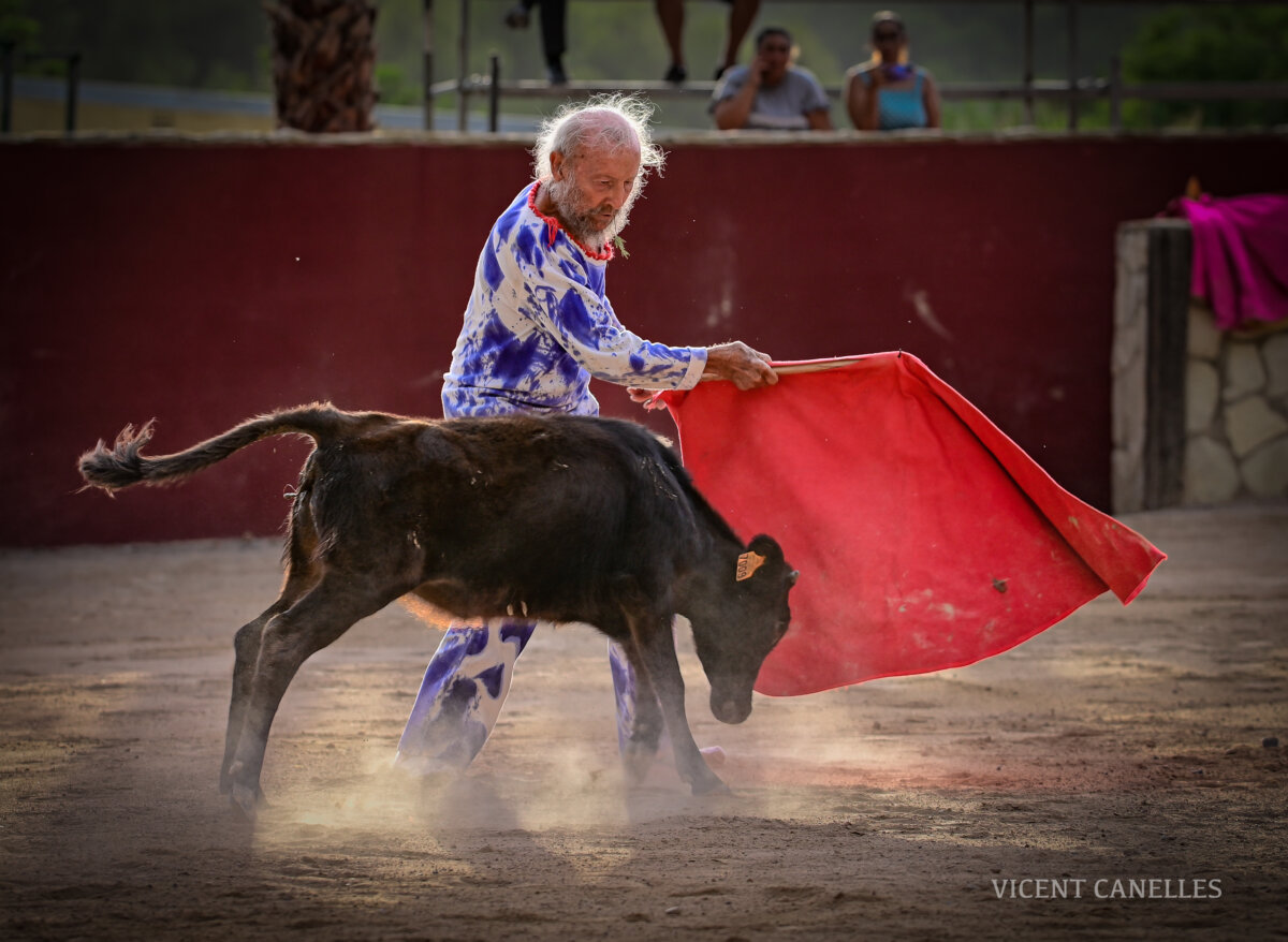 El genial artista Ripollés, torero a sus 91 años