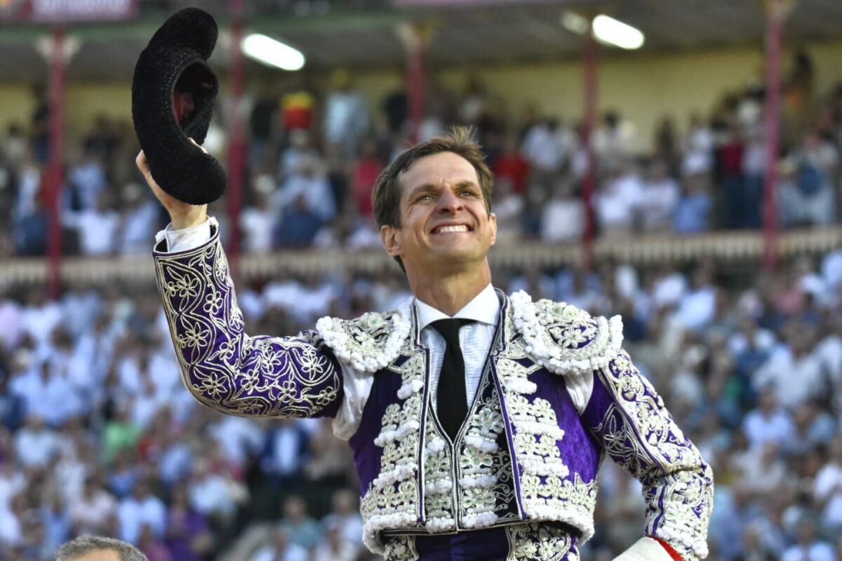 La ciencia de El Juli, a hombros con victorinos en su adiós de Valladolid