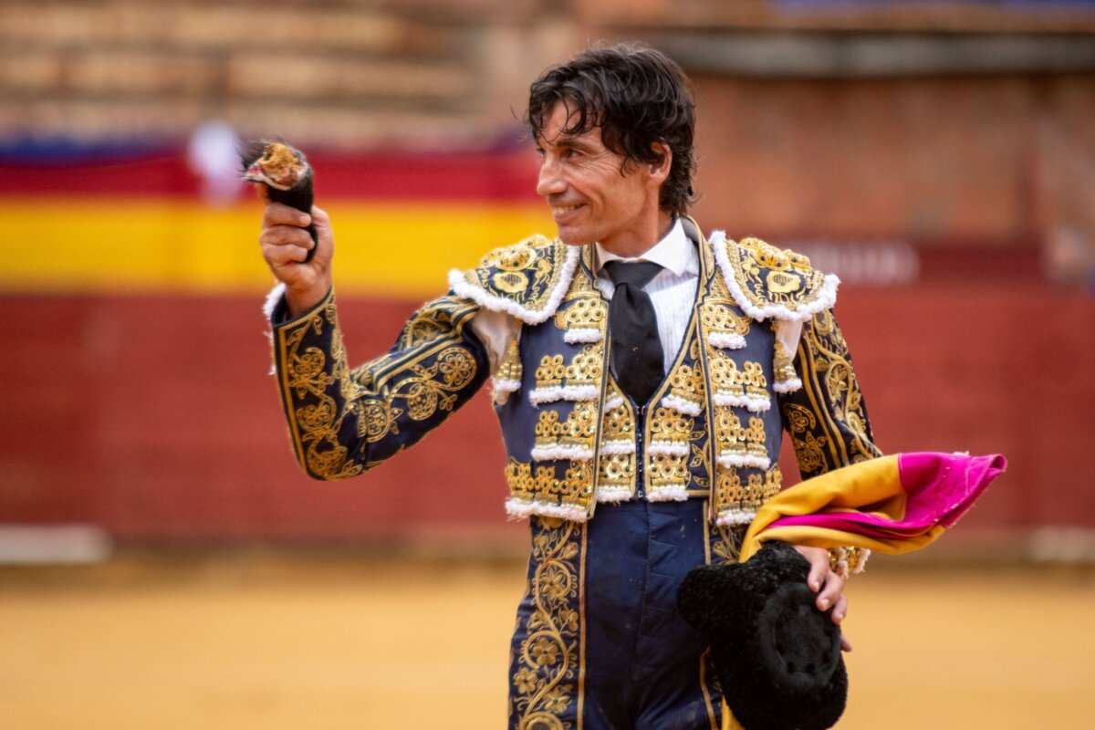 Curro Díaz por Cayetano en el festival de Guillena, que ya ha colgado el "No hay billetes"