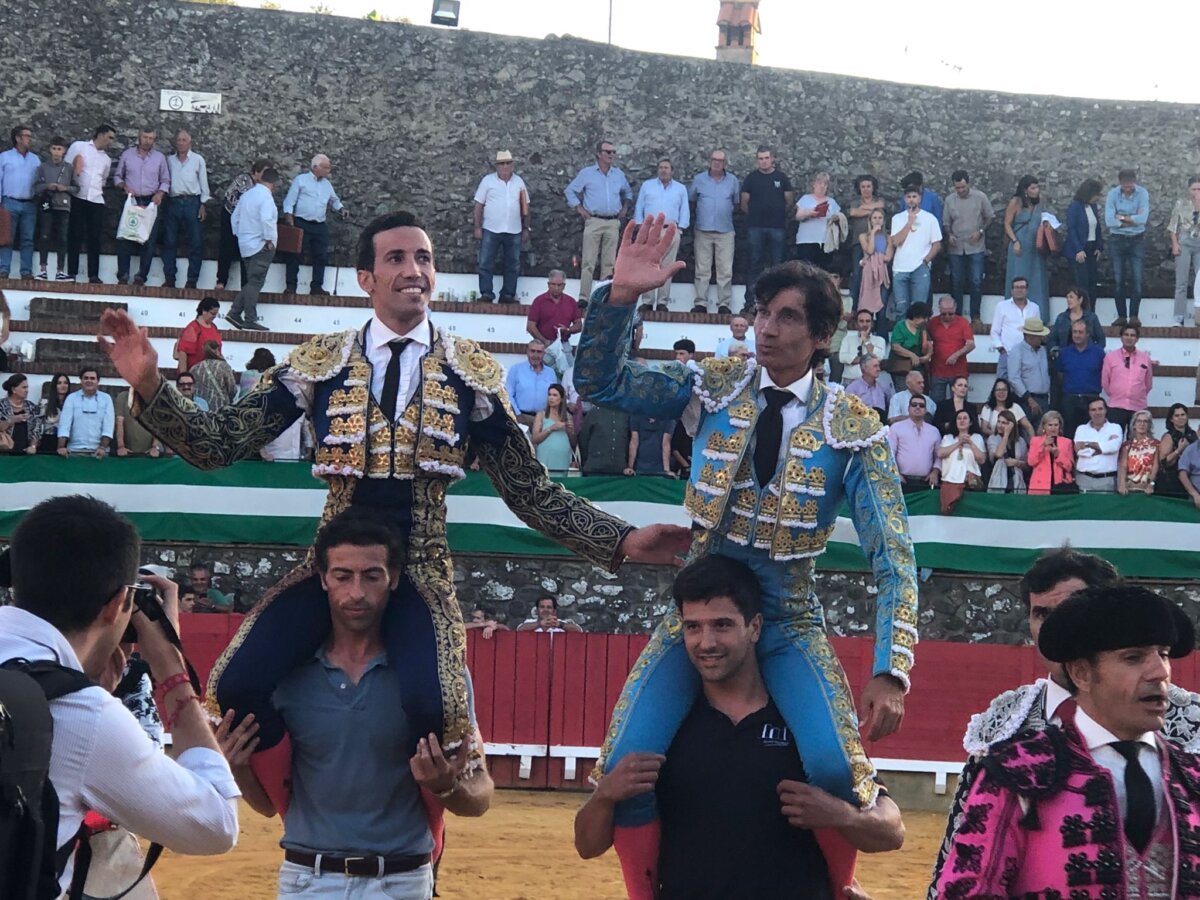 Curro Díaz y David de Miranda se reparten cuatro orejas en Cortegana
