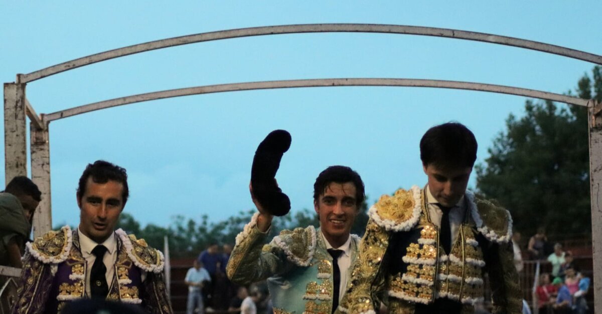 La izquierda de Téllez, el valor de Espada y la entrega del Fandi brillan en Fuenlabrada