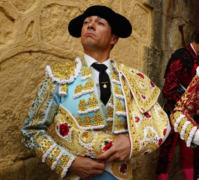 De la alternativa a un adiós histórico: el mágico terno azul cielo y oro de López Chaves