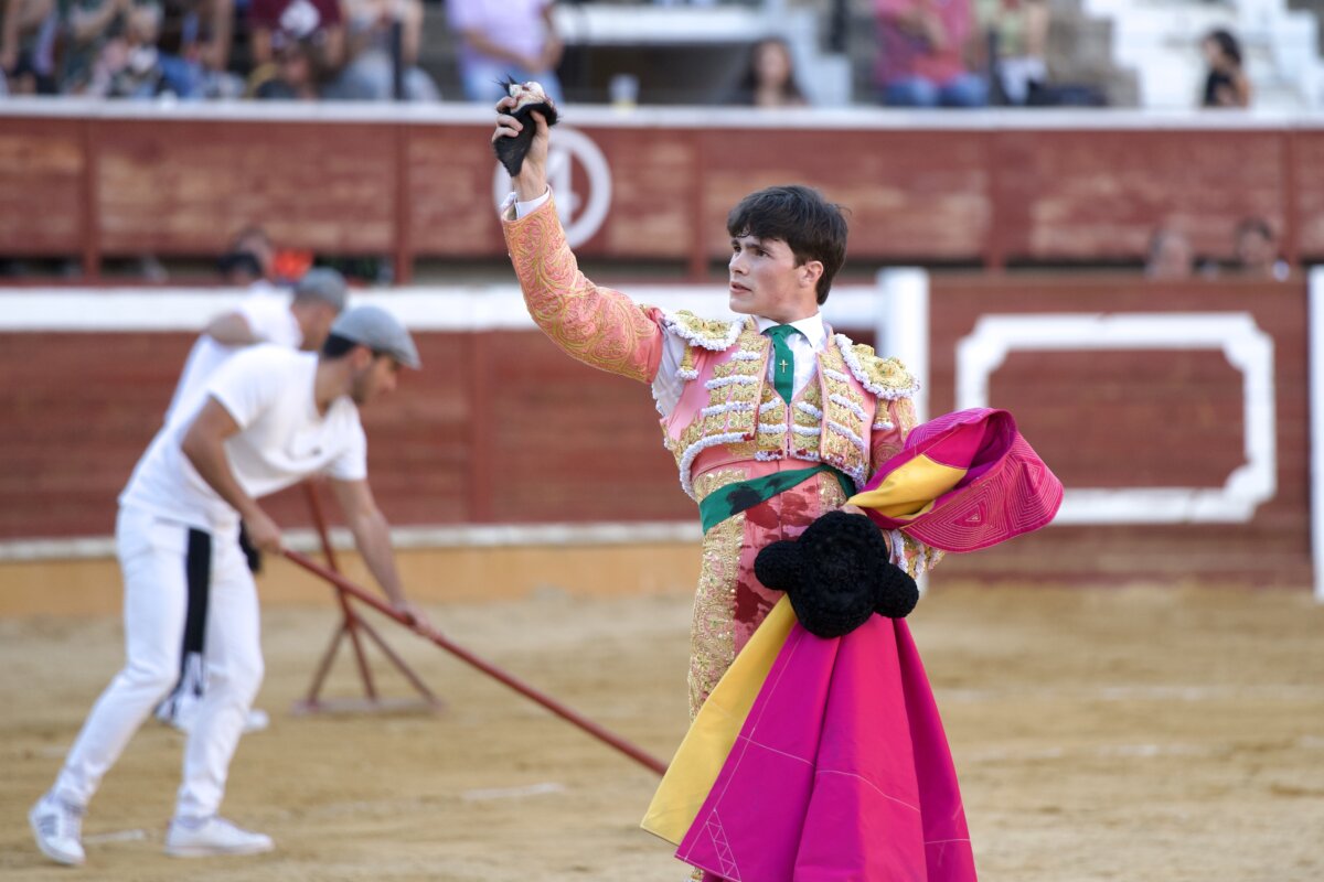 Tristán Barroso destaca por San Saturio en Soria; la terna puntúa en Guadarrama; cinco orejas en Boadilla del Monte...