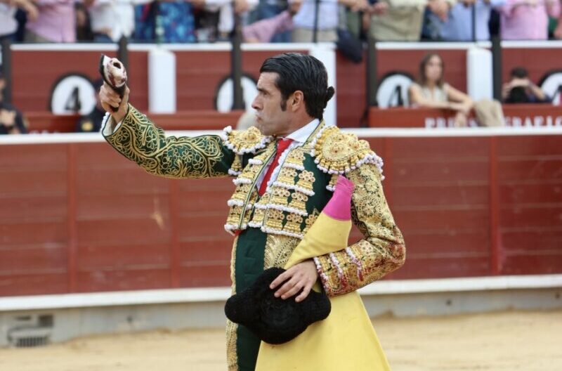 Extraordinaria faena de Rufo y orejas para Castella y Emilio de Justo en Albacete