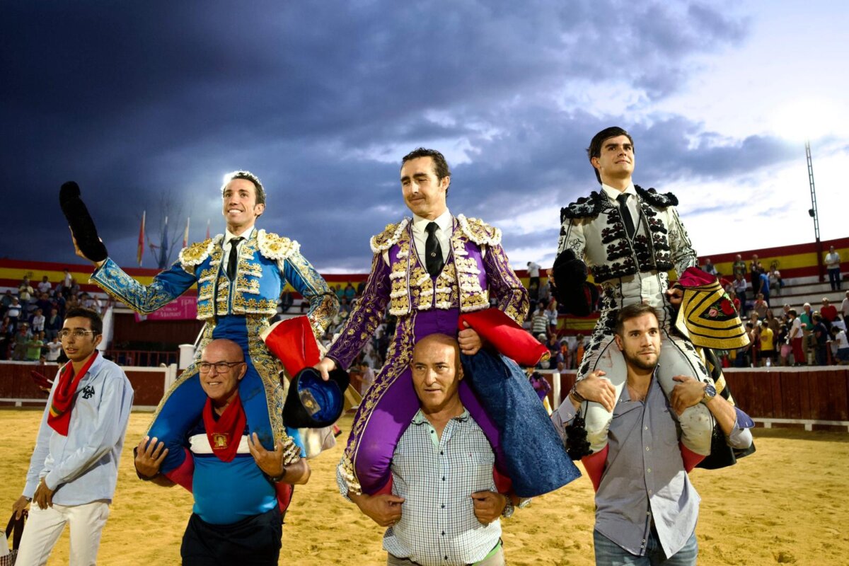 Fandi, David de Miranda y De Manuel, ocho orejas en Yunquera de Henares