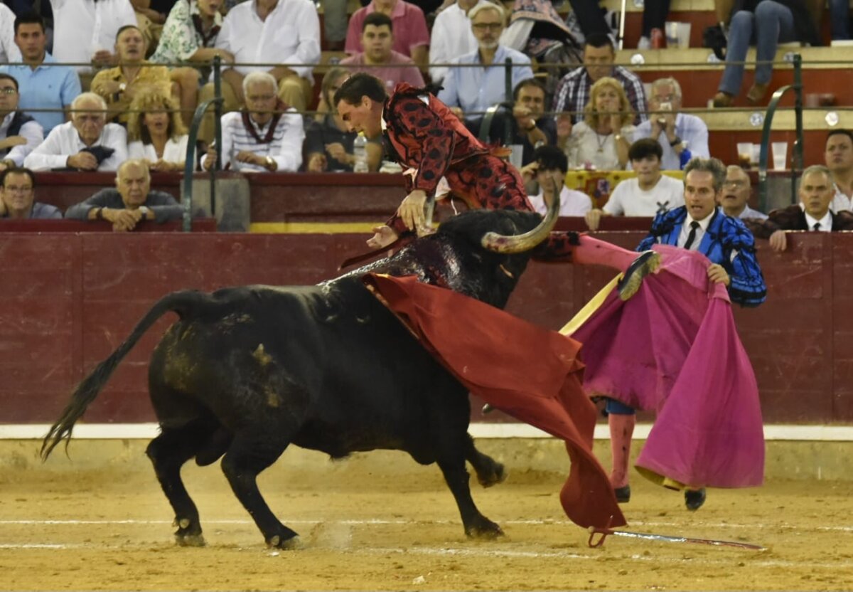 Confirmada la fractura de radio y de la falange de Octavio Chacón tras la cogida de Zaragoza