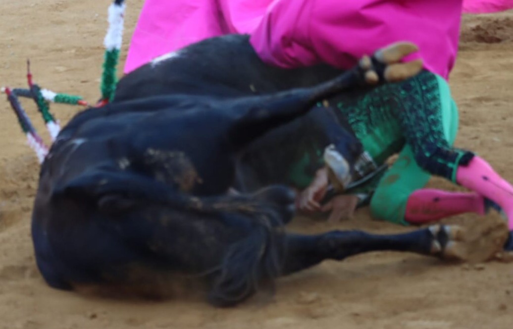 Vicente Herrera, "traumatismo torácico, posible fractura de clavícula izquierda y hematoma" en Fregenal