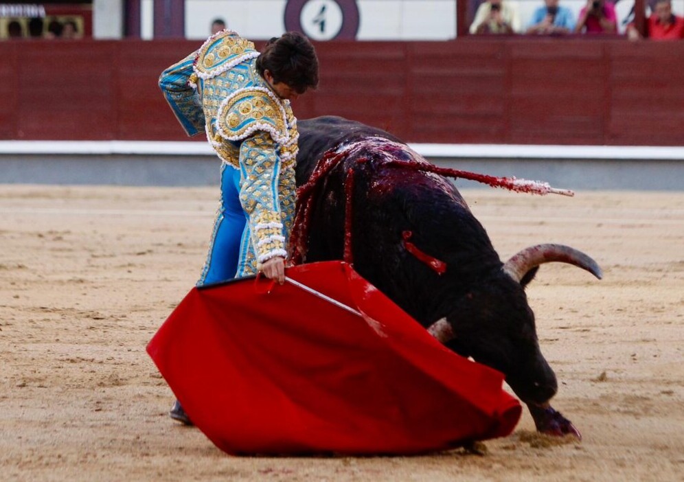 Enorme Castella y heroico Ureña con mansos de Cortés en Madrid