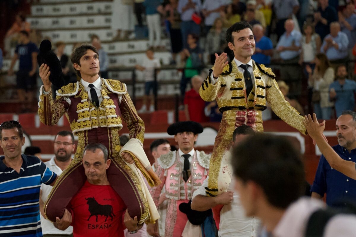 Sebastián Castella y Cristian Pérez, a hombros en Hellín