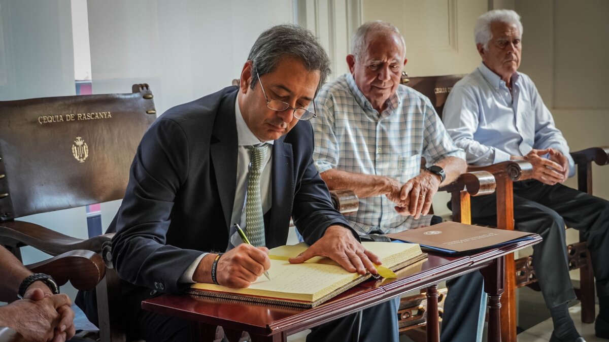 Señora Ruiz, instrúyase