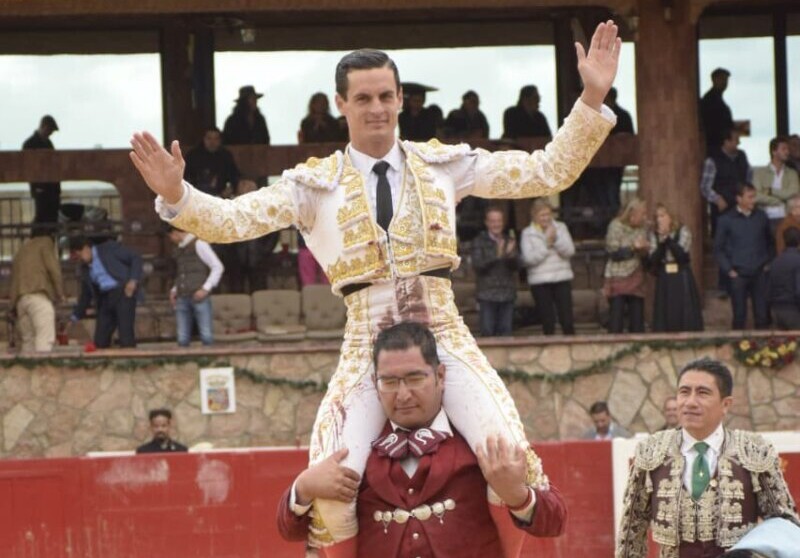 David Galván, a hombros, gusta y convence en Cinco Villas