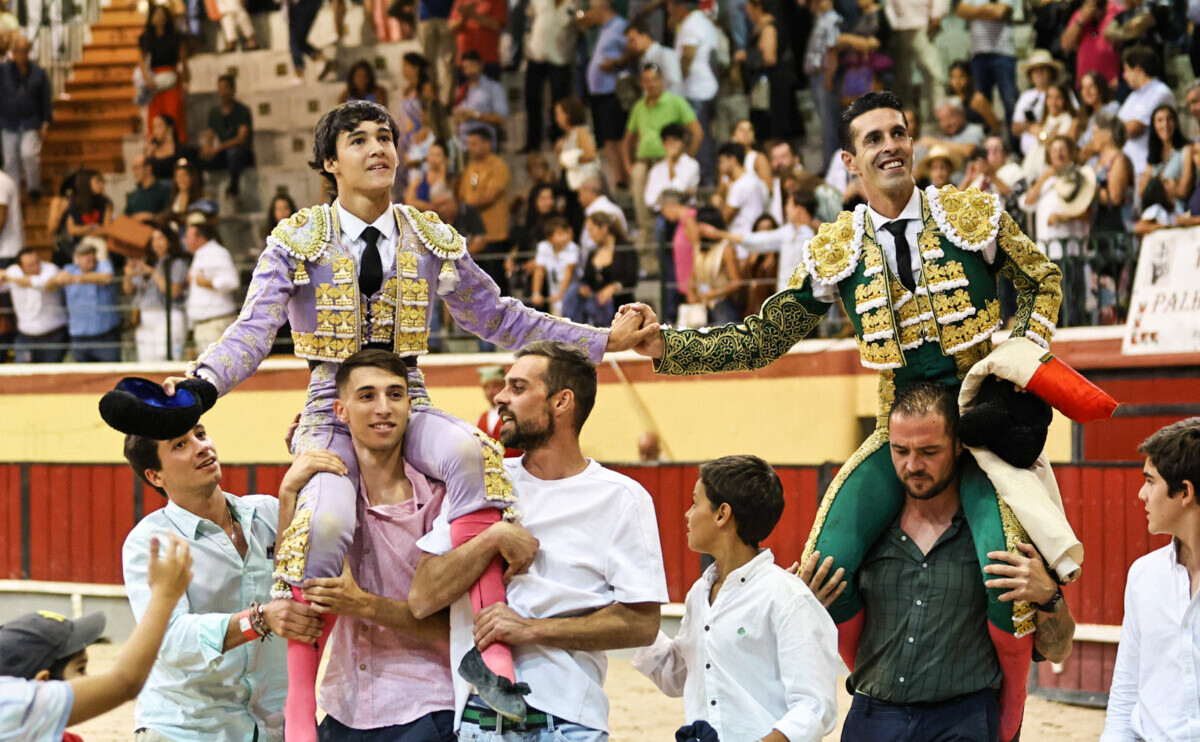 Tarde de emociones fuertes en Vila Franca de Xira: Talavante y Tomás Bastos, a hombros
