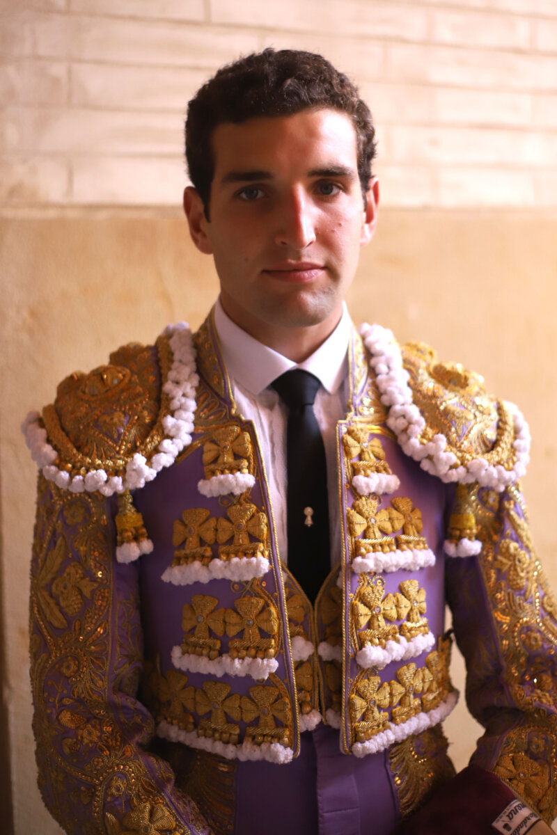 Cornada en el muslo izquierdo a Valentín Hoyos en Azuqueca de Henares