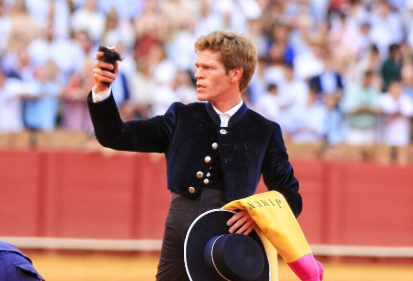 Talavante, Borja Jiménez y Mariscal Ruiz destacan con el papel agotado en el festival de Sevilla