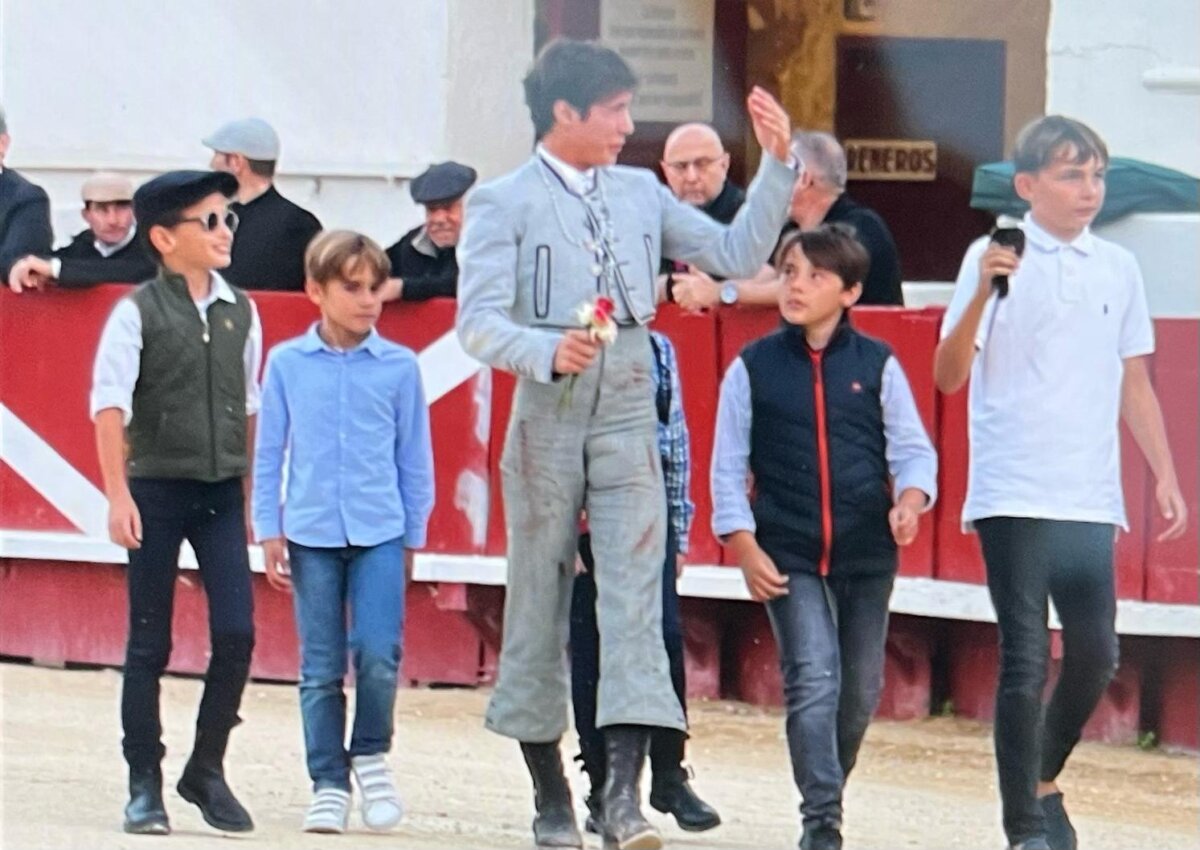 Olsina y Parejo, dos orejas en el regreso de Jesulín de Ubrique a Francia