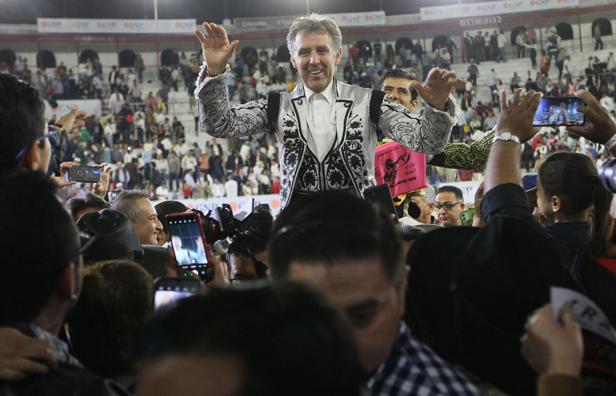 Pablo Hermoso de Mendoza y Joselito Adame revolucionan Iraputo