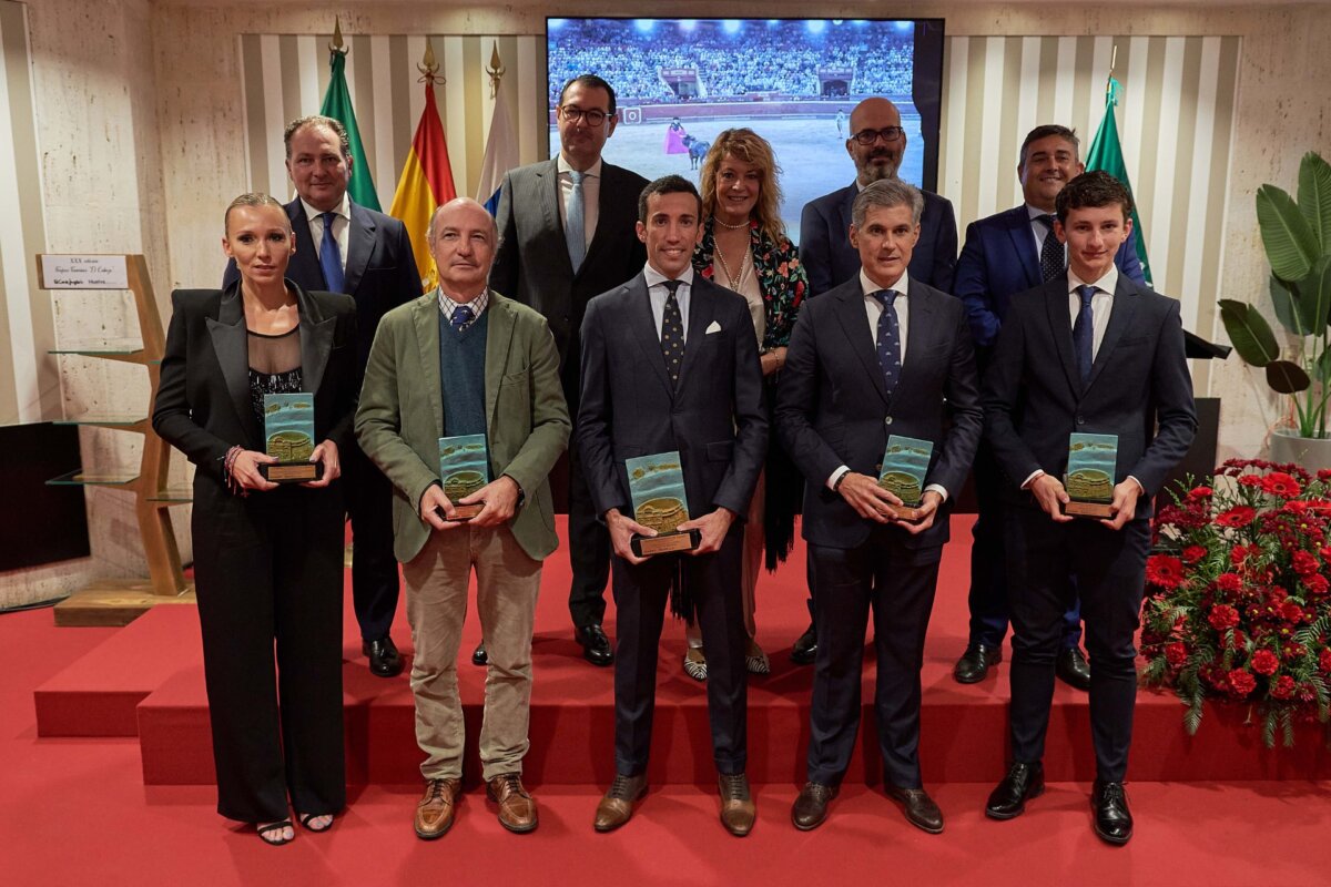 David de Miranda recibe el premio "El Cabezo" al triunfador de las Colombinas de Huelva