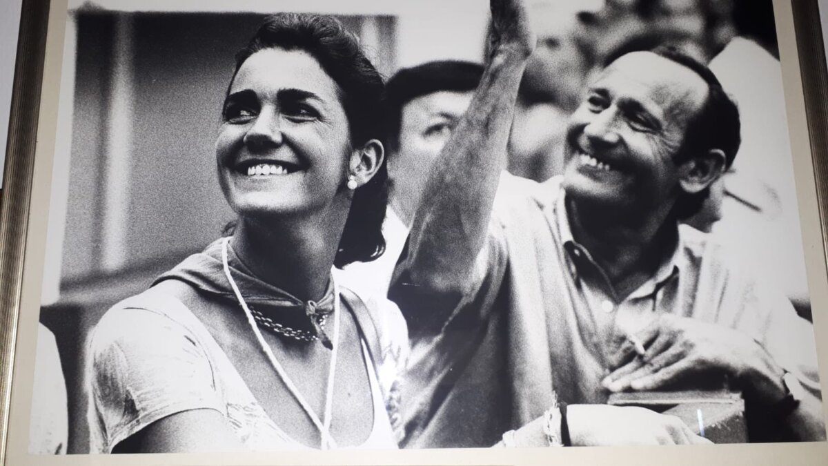 En la muerte de Carlos Charro