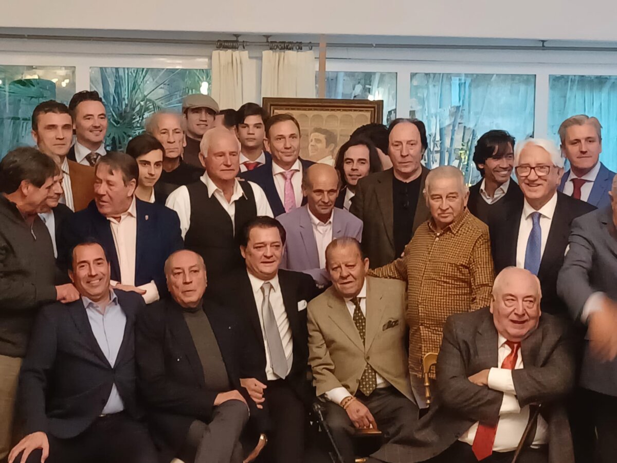 Emotivo y multitudinario homenaje en Linares a Pepe Luis Díaz