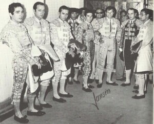 Caracas, 1967. Paco Camino, Julio Aparicio, Rafael Muñoz “Chito”, Héctor Álvarez, El Cordobés, Antoñete y Curro Girón. Foto: Jansen.